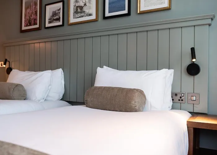 Top Hotels in the Scenic South Queensferry Edinburgh