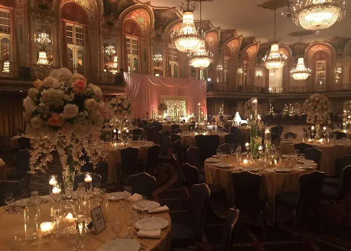 Best Chicago Hotels with Outdoor Pools