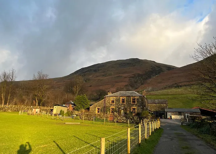 Top Accommodations in Thirlmere for a Serene Getaway