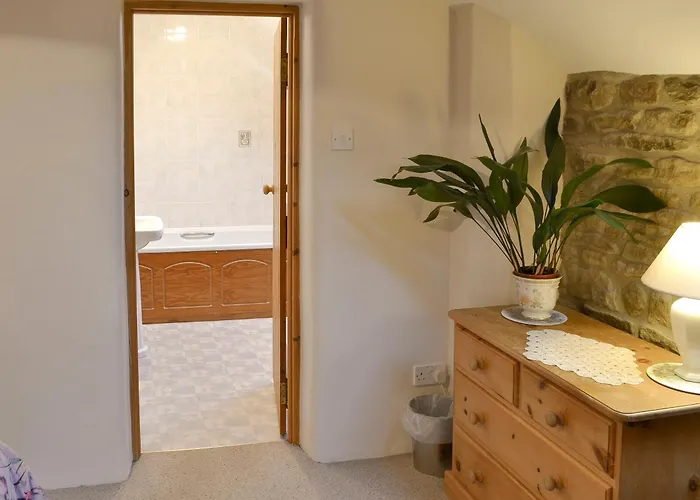 Top Hotels in Bamford for a Delightful Stay