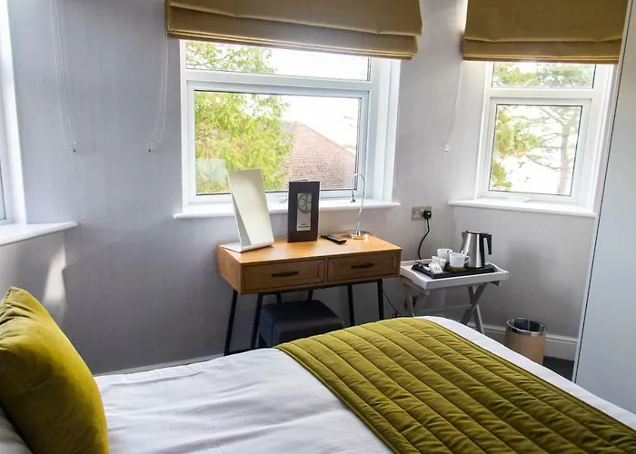 Premier Lodging in Tenby's Scenic Heart